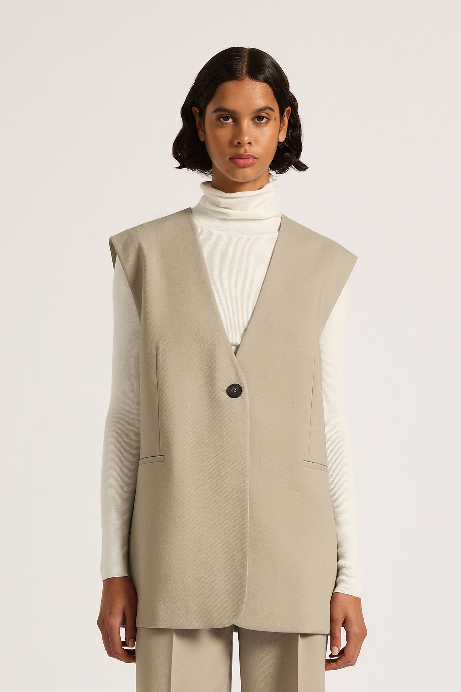 Theo Tailored Vest Sage 