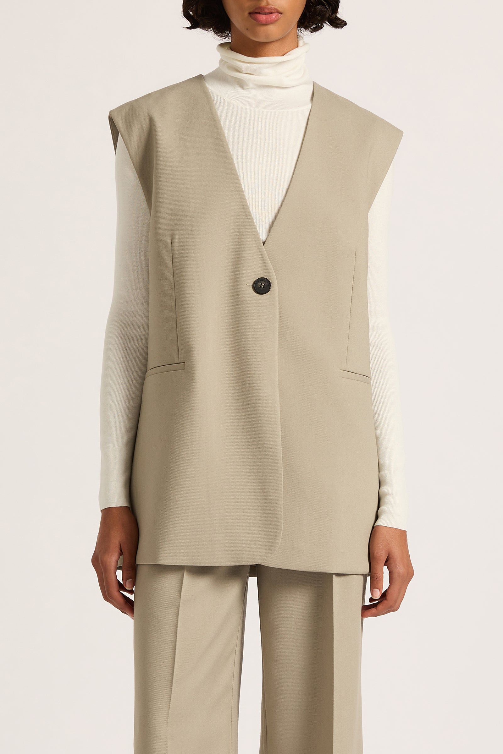 Theo Tailored Vest Sage 